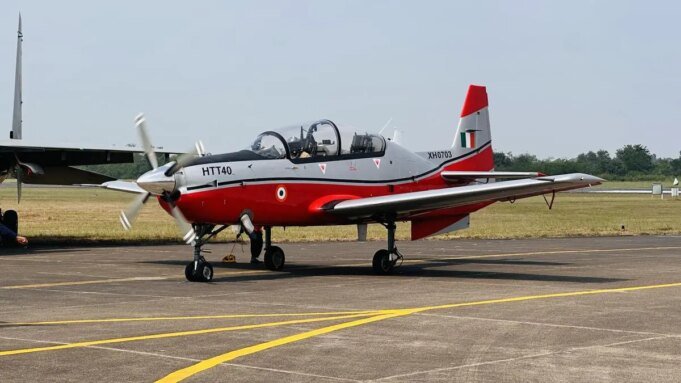在霍尼韦尔发动机供应延迟后，HAL 将于 2026 年 2 月开始交付国产 HTT-40 教练机

 | news.qlsh.net