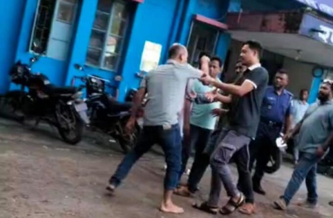 朱博达尔召集人在巡逻 朱博达尔召集人在巡逻车上殴打青年
 | news.qlsh.net