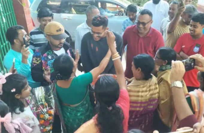 国家队足球运动员萨米特在村里的主场击败了印度队

 | news.qlsh.net